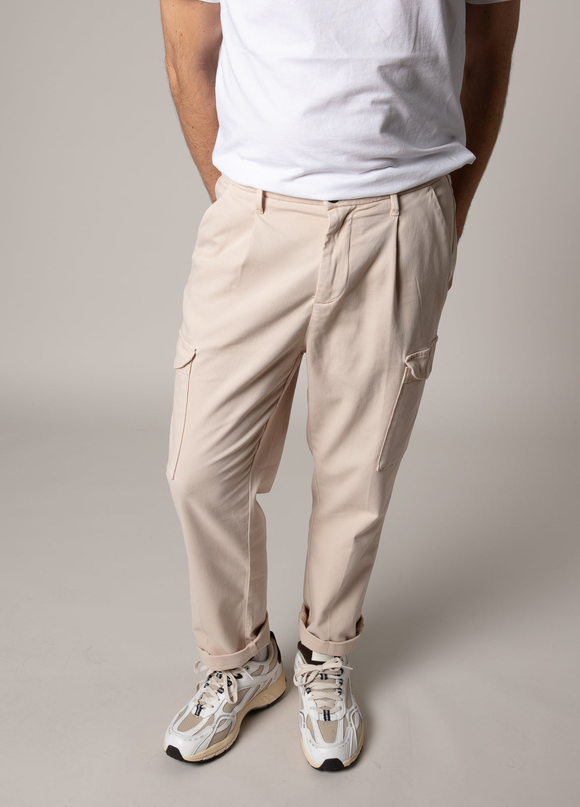 Pantalón cargo beige