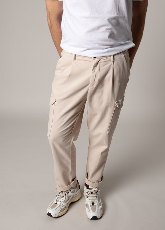 Pantalón cargo beige