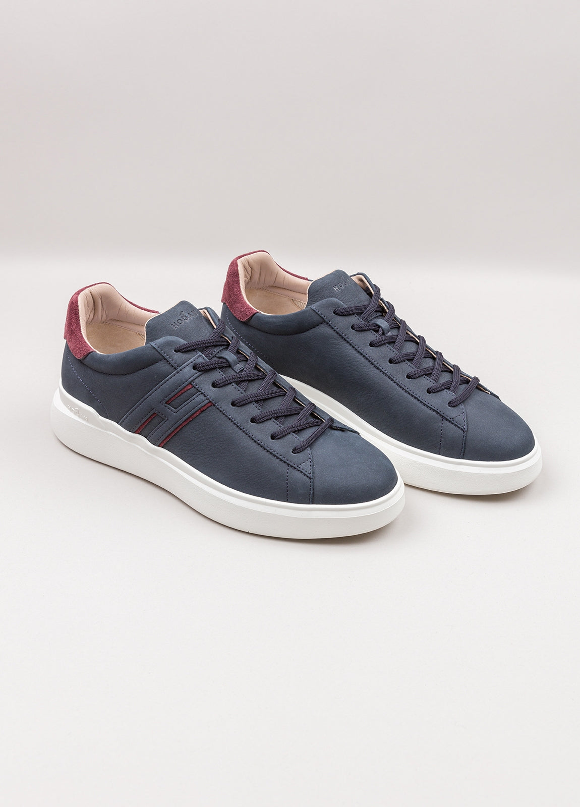 Sneakers marino y granate