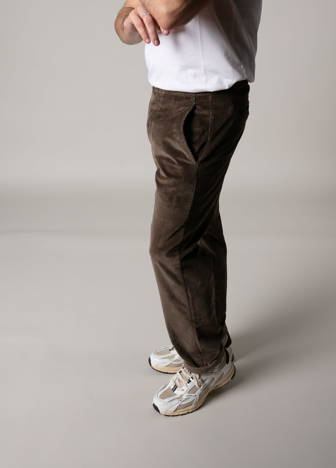 Pantalón jogger pana marrón