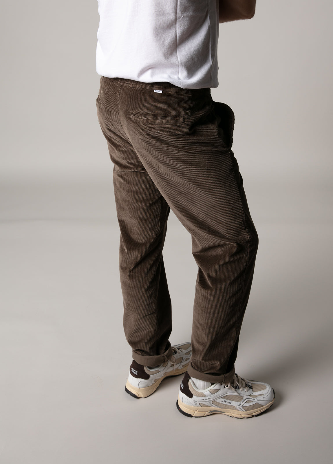 Pantalón jogger pana marrón