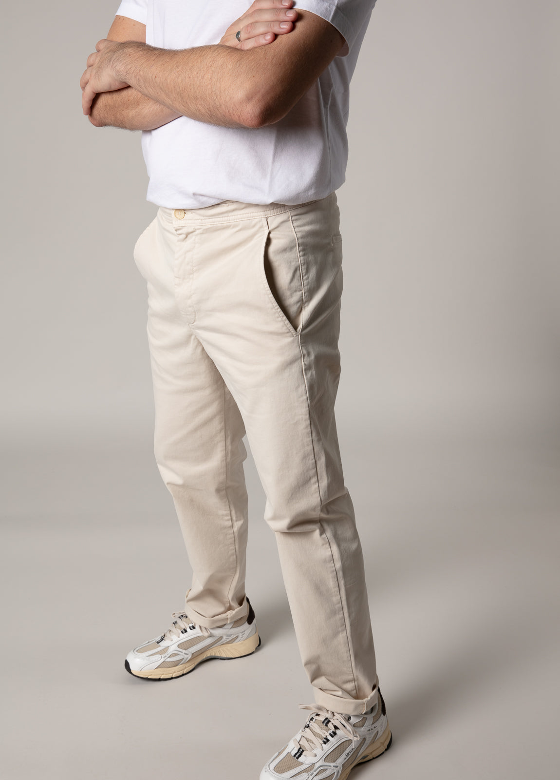 Pantalón jogger sarga crudo