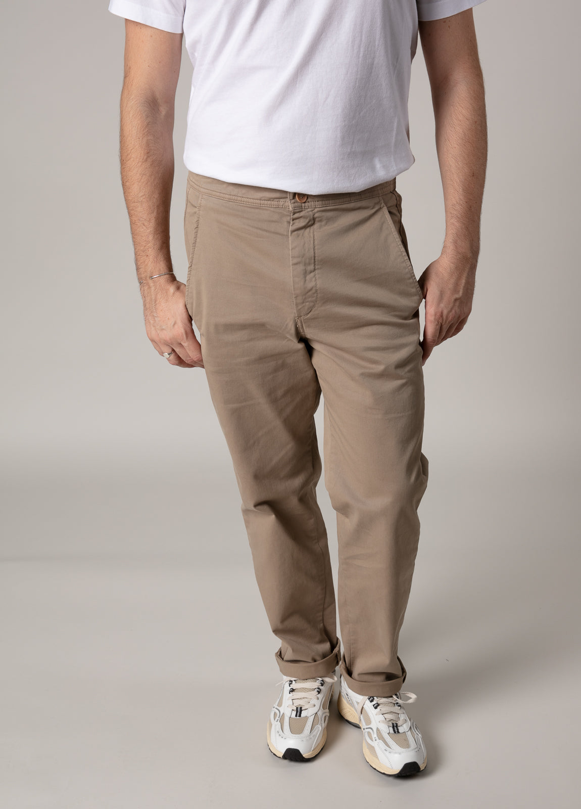 Pantalón jogger sarga arena