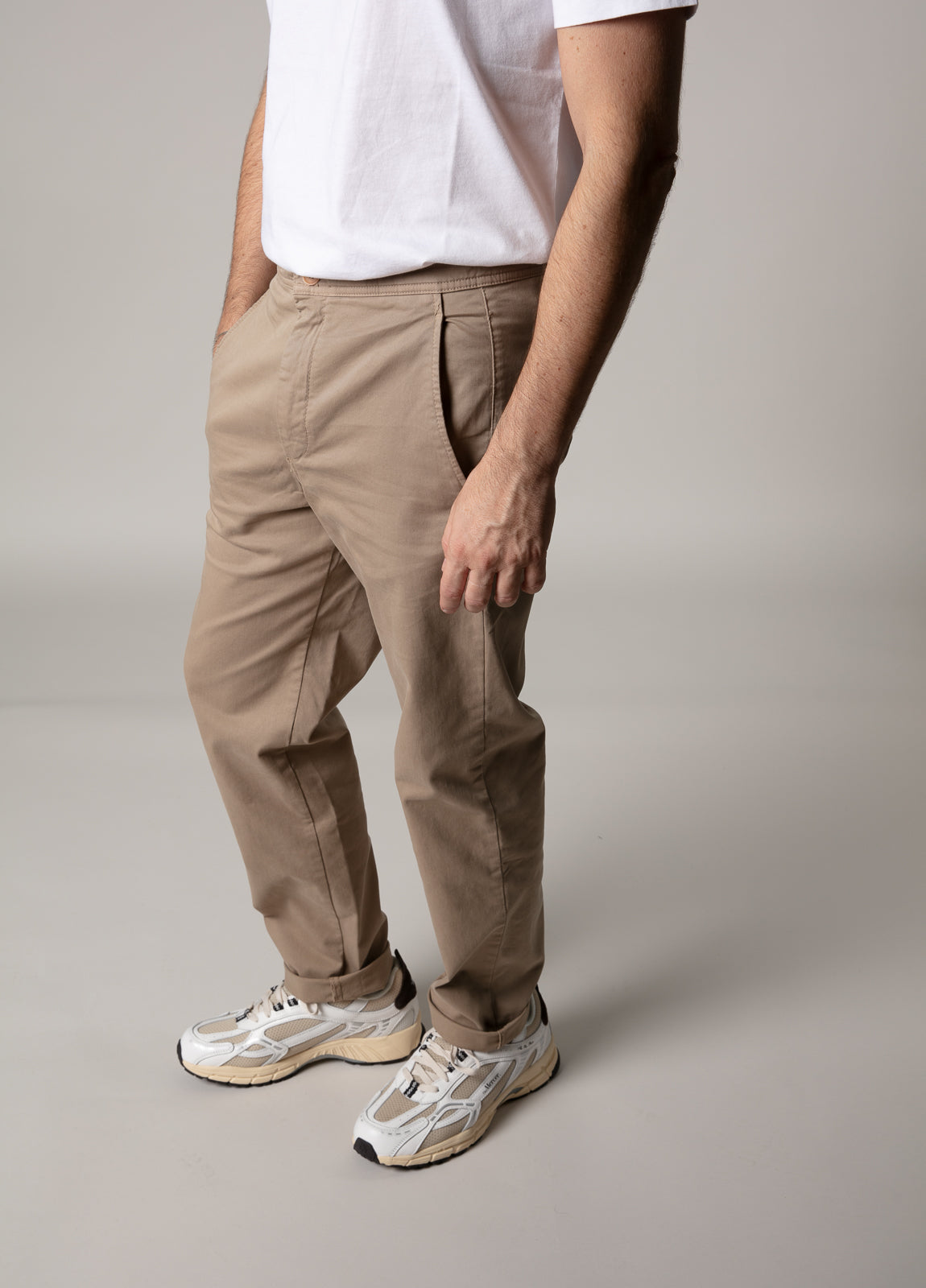 Pantalón jogger sarga arena