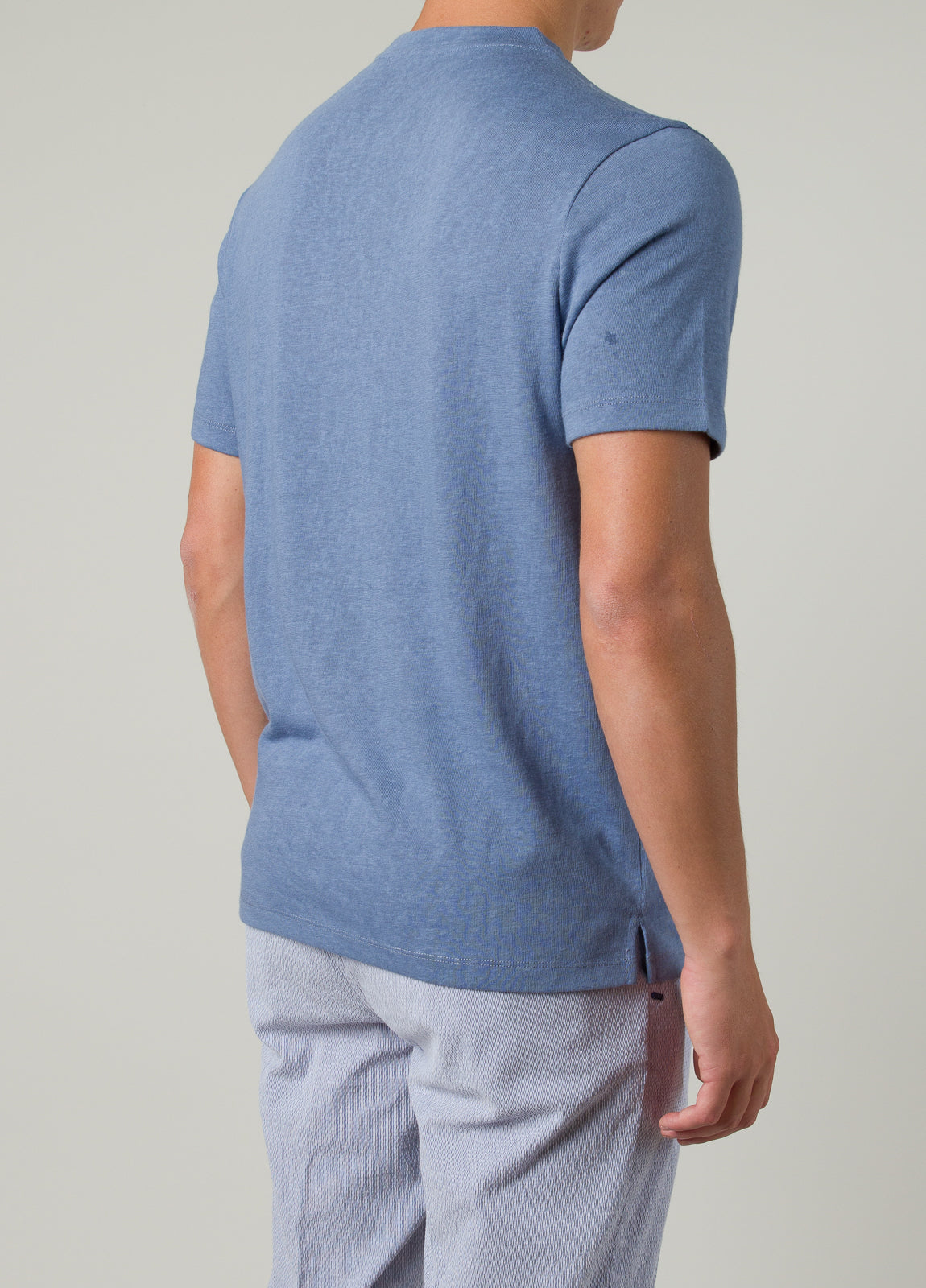 Light blue short-sleeved T-shirt