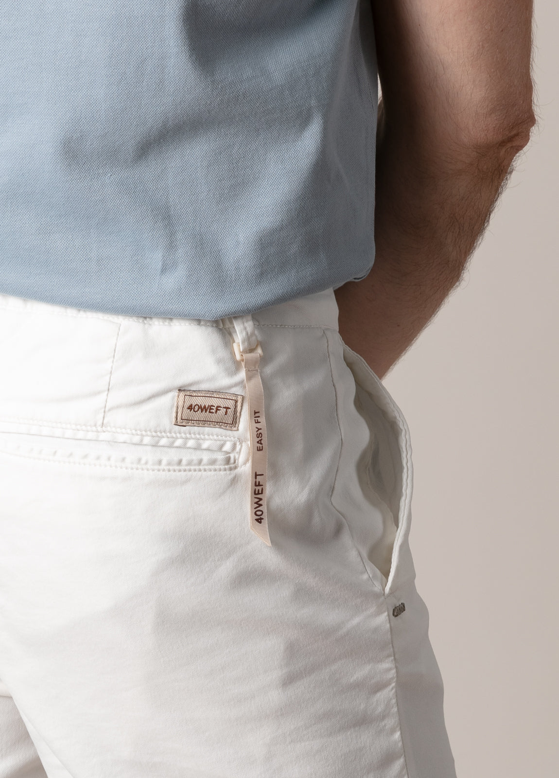 Pantalón sport chino crudo