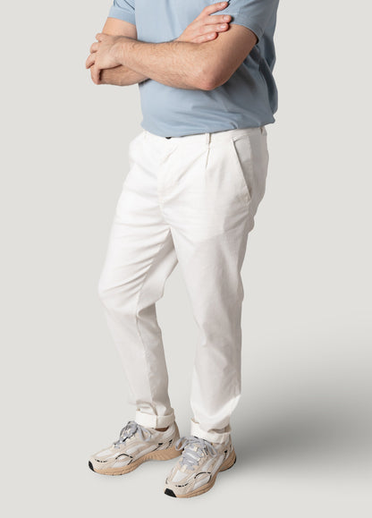 Pantalón sport chino crudo