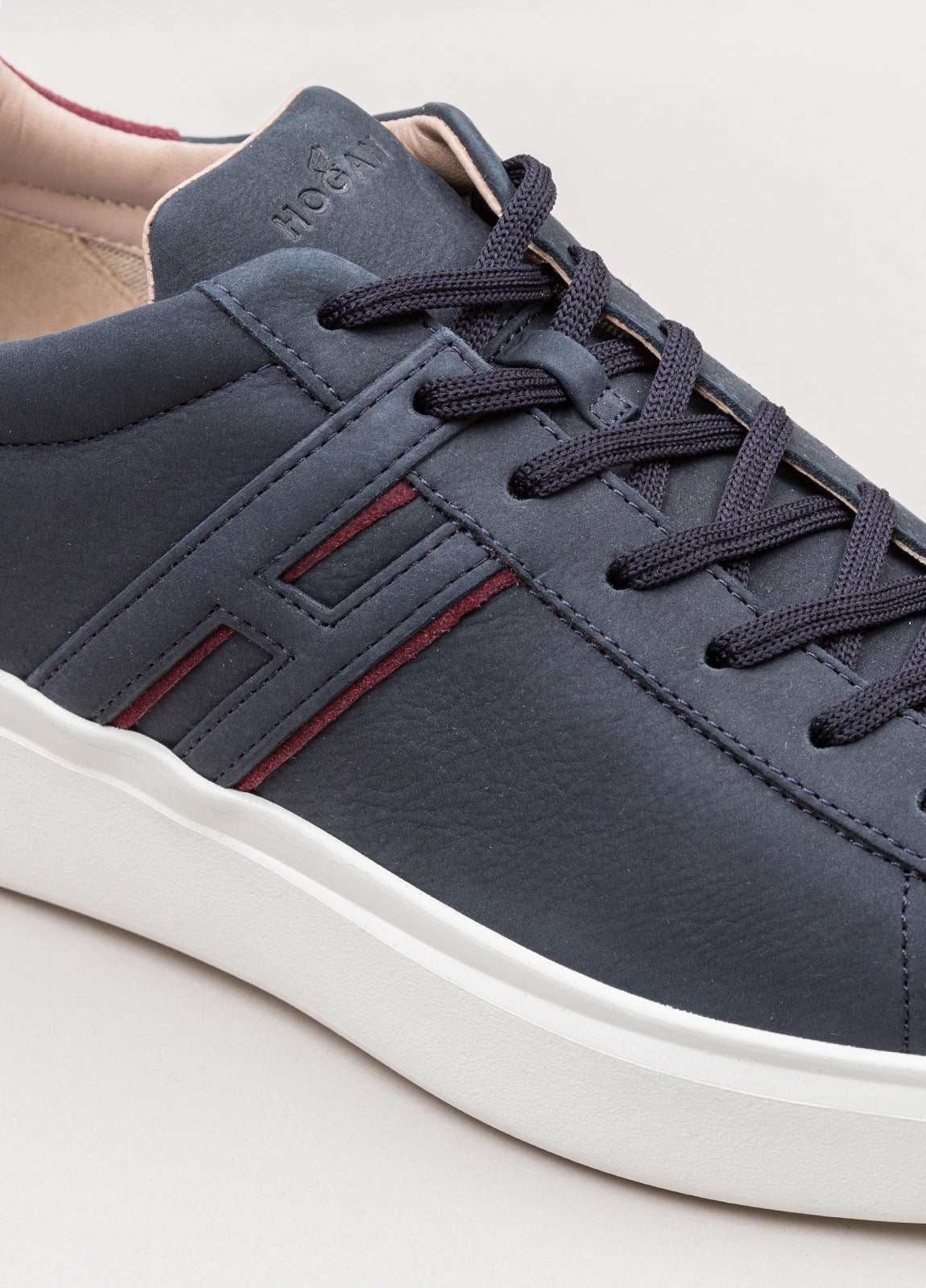 Sneakers marino y granate