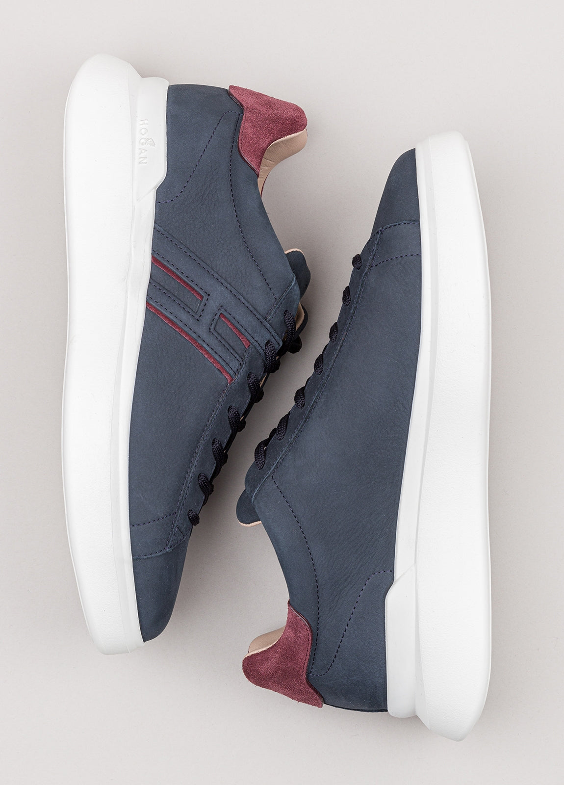Sneakers marino y granate