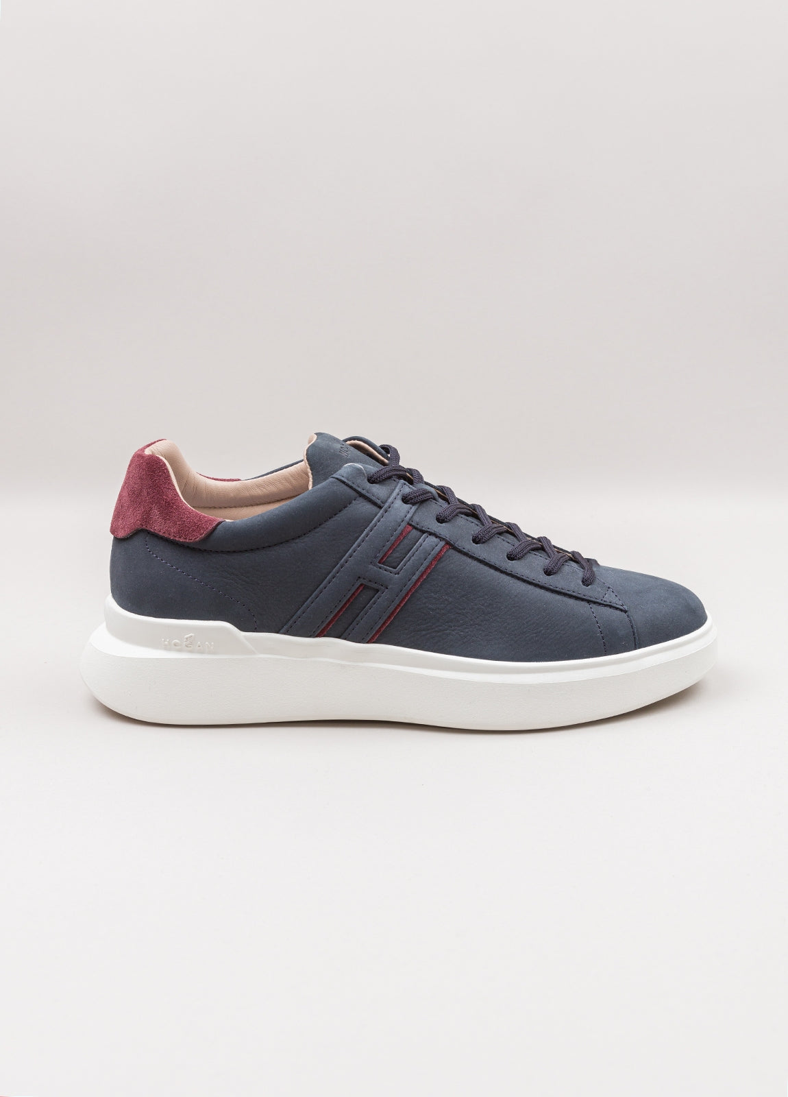 Sneakers marino y granate