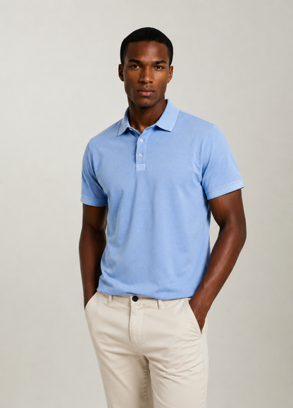 Polo manga corta garment dye pique celeste