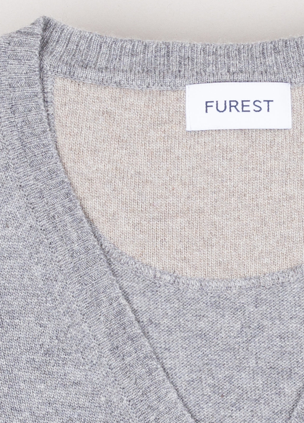 Grey V-neck jersey with trimmings