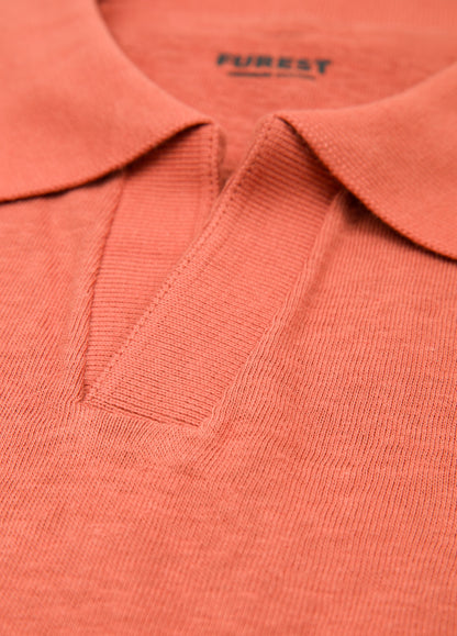 Polo manga corta cuello V teja.