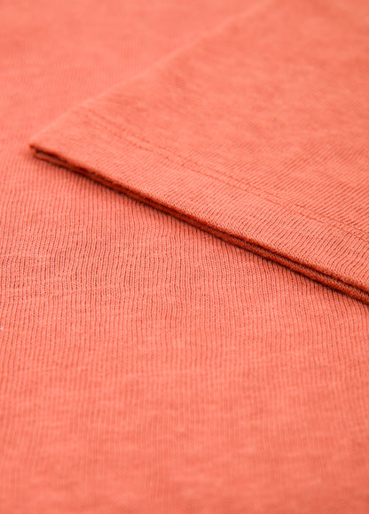 Polo manga corta cuello V teja.