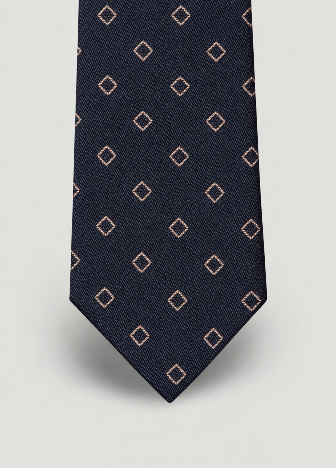 Corbata vestir dibujo rombos marino oscuro, detalle