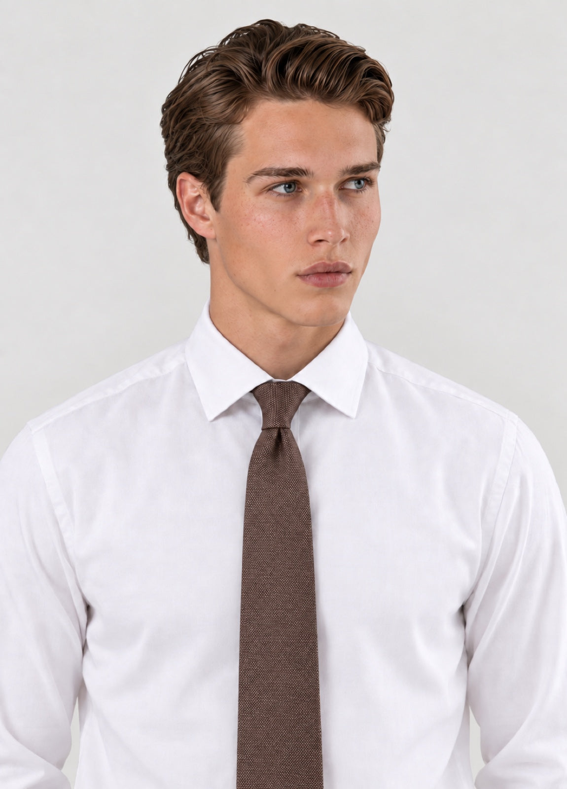 Corbata vestir grano marrón, puesta
