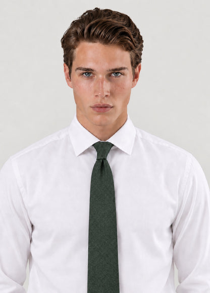 Corbata vestir grano verde, puesta