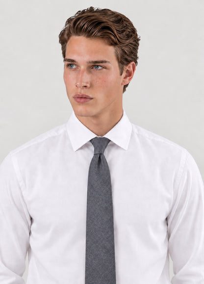 Corbata vestir grano gris, puesta