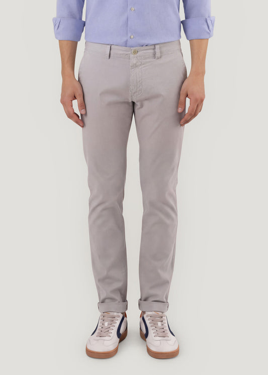 Pantalón casual chino gris perla