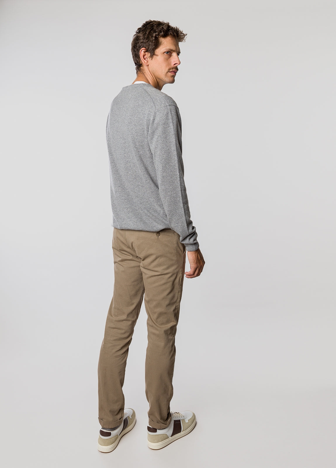 Grey V-neck jersey with trimmings