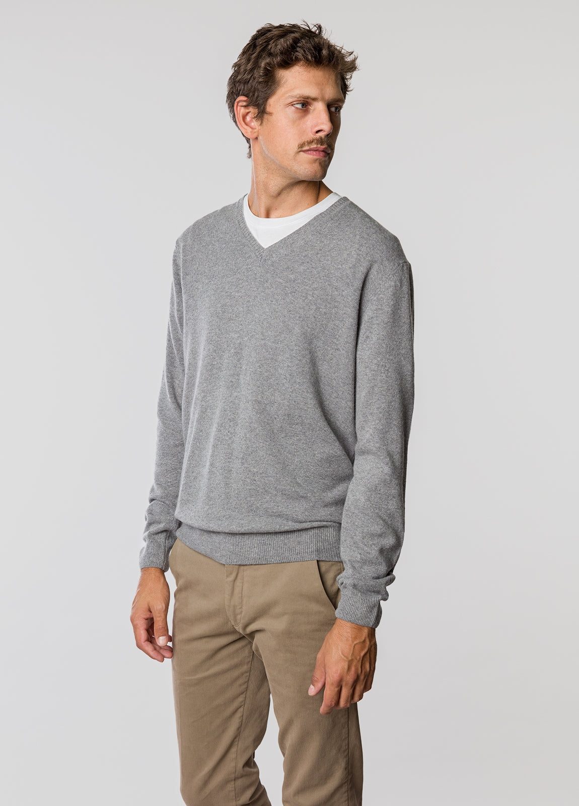 Grey V-neck jersey with trimmings