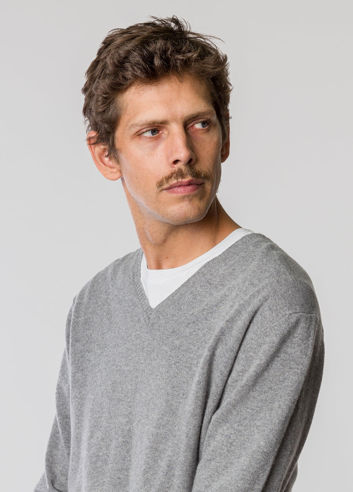 Grey V-neck jersey with trimmings