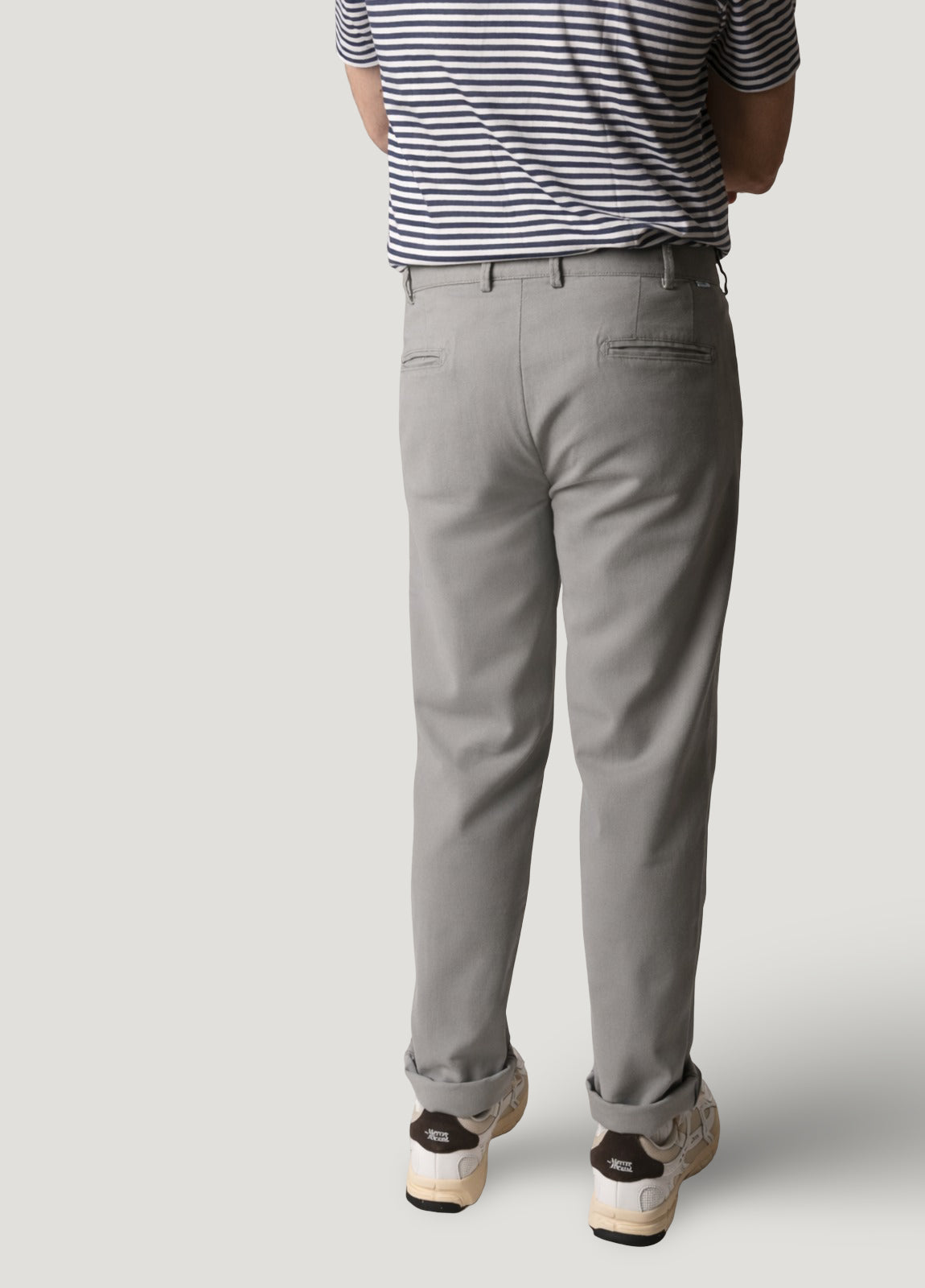 Pantalón chino regular gris