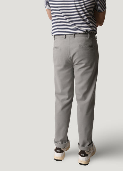 Pantalón chino regular gris