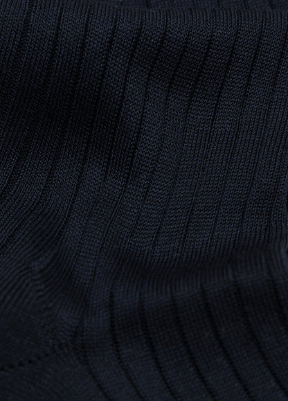 Short navy blue sock made of Scottish yarn