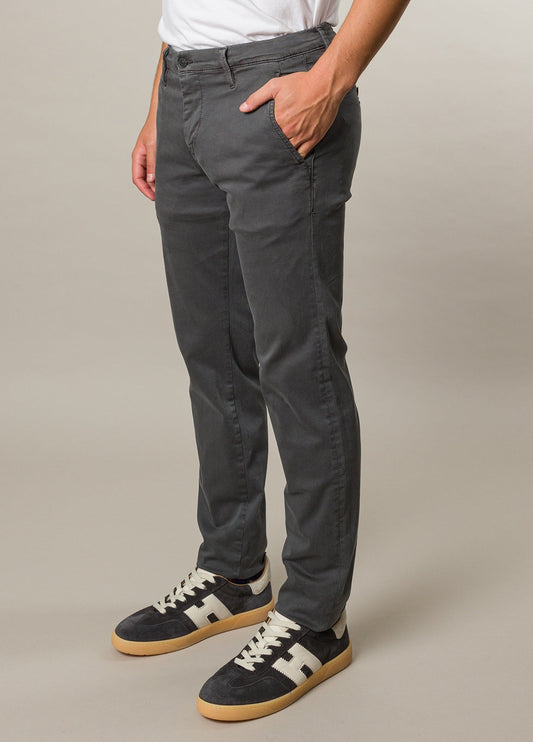 Pantalón chino gris