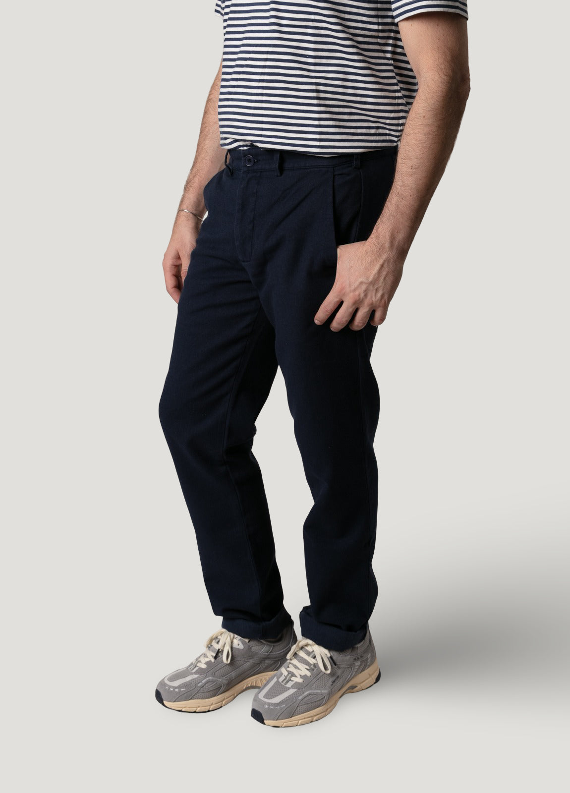 Pantalón chino regular marino